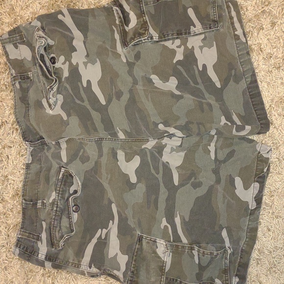 Men's size 44 Camouflage Cargo Shorts drab olive colors GC - Picture 9 of 9